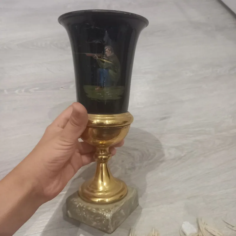 Qadimiy buyum chiroyli va bu antikvar Qadimiy buyum chiroyli va bu antikvar