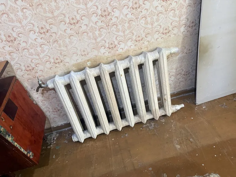 Продам чугунную батарею. Продам чугунную батарею.
