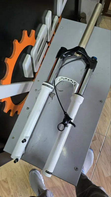 Продам или обменяю оригинал вилку Rock Shox (26) XC 30 Turn key — фото 5