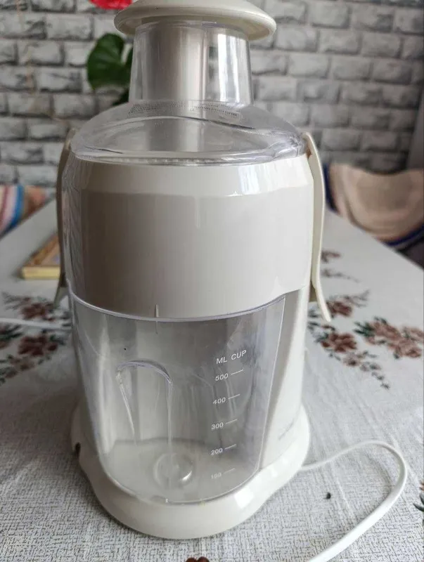 Соковыжималка Clatronic (состояние хорошее) 2 Соковыжималка Clatronic (состояние хорошее) 2