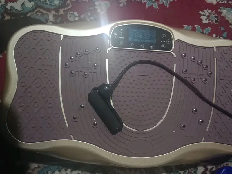 Ishlatilgan ozdiruvchi vibro massaj. deyarli yengi. holati alo