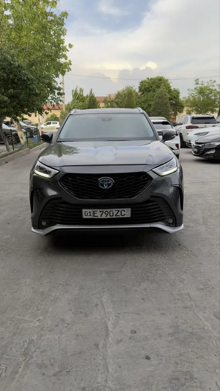 Srochno! Toyota Highlander 2022 2.5 Hybrid Limited
