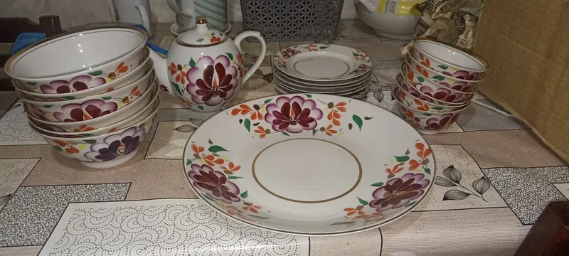 Продаётся советский комплект посуды
