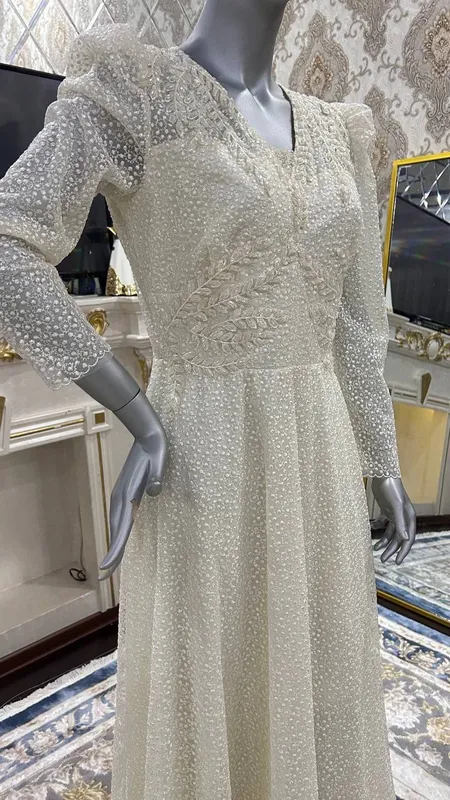 Вечернее платье или платье для ЗАГСа. M/L 500.000 — фото 1 Вечернее платье или платье для ЗАГСа. M/L 500.000 — фото 1