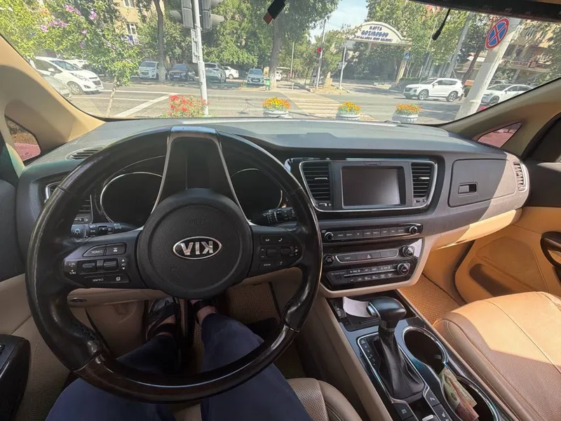 Kia Carnival 161000 yurgan propan benzin 2020 — фото 2
