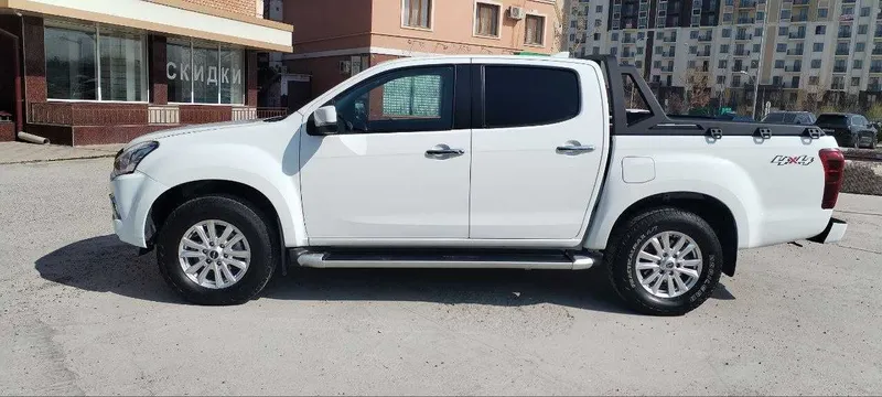 Isuzu D-MAX oq beliy — фото 4