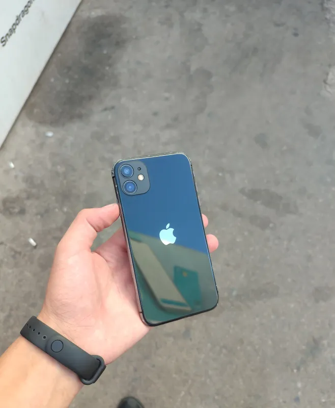 iPhone 11 128 ГБ срочно 1 iPhone 11 128 ГБ срочно 1