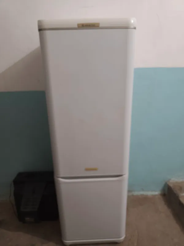 Холодильник двухкамерный Ariston