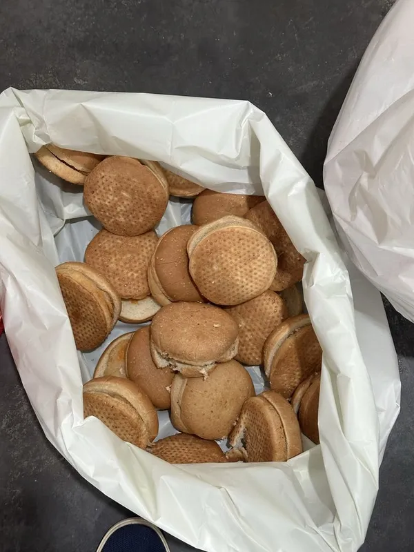Tovuq,mollar uchun burger va sendvich vozvratlari