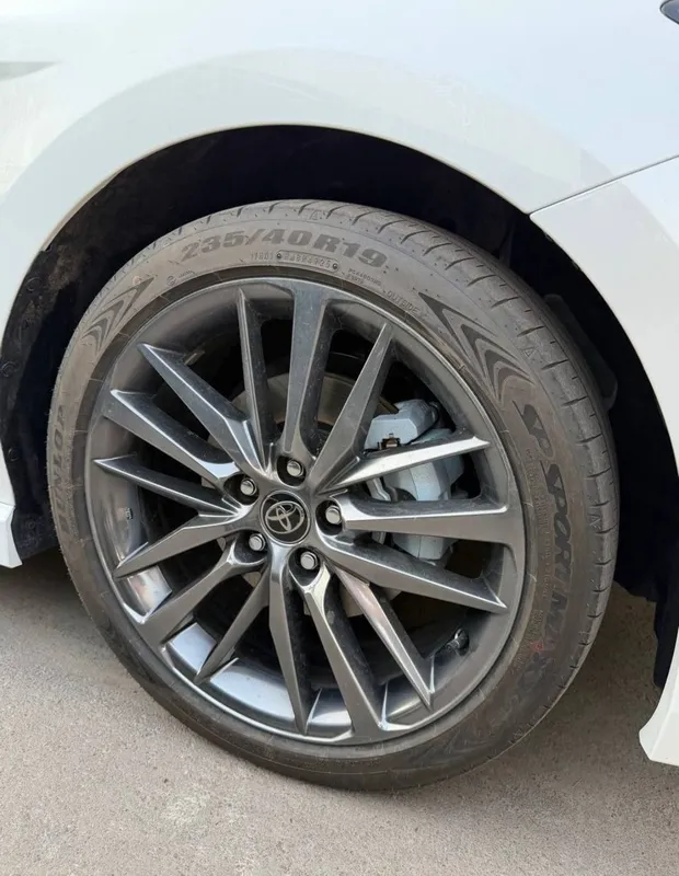 **Camry 2.0 Hybrid Sport Plus — фото 1