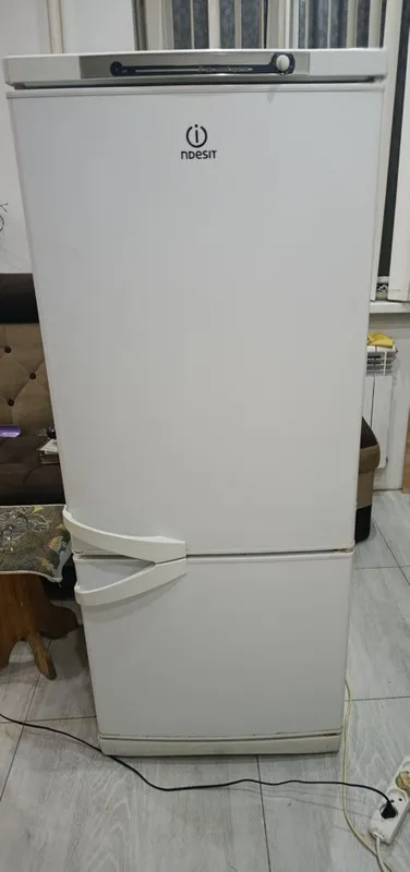 Продам холодильник INDESIIT 1 Продам холодильник INDESIIT 1