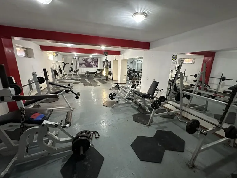 Продам готовый бизнес вместе со зданием - тренажерный зал GYMSHARK — фото 1