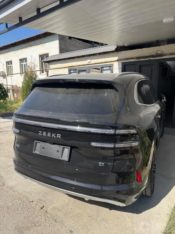 Zeekr 8x ultra + 3 Zeekr 8x ultra + 3