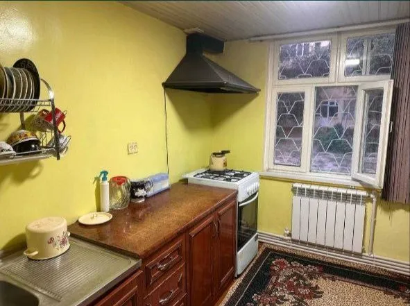Дом продаётся. На дороге к аэропорту: в махалле Buyuk Turon. 6