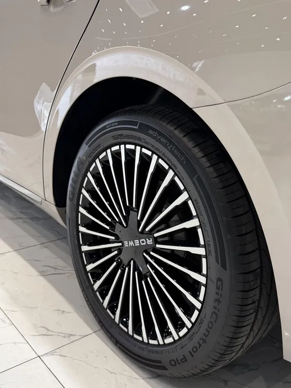 Roewe 2100Km hybrid . rasmiy avto salon — фото 2