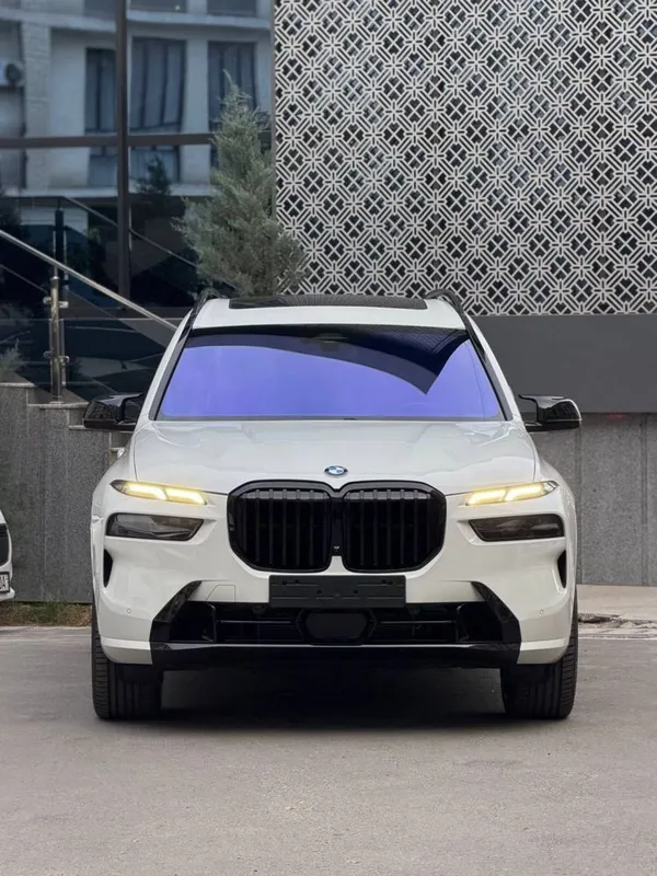 Bugun sotuvimizda BMW X7 40i