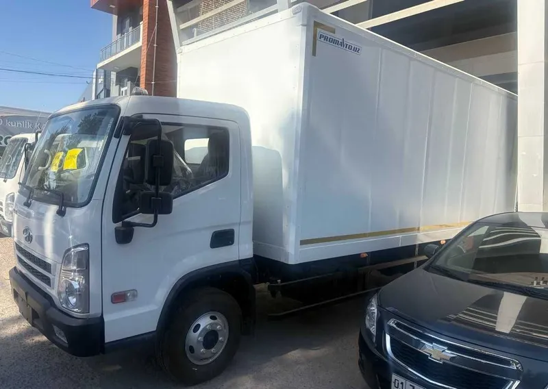 Изотермический фургон на базе Hyundai Mighty EX8