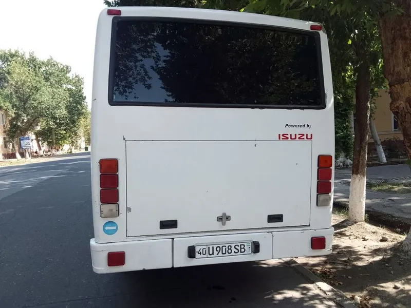Isuzu Np37 2015 yili 3