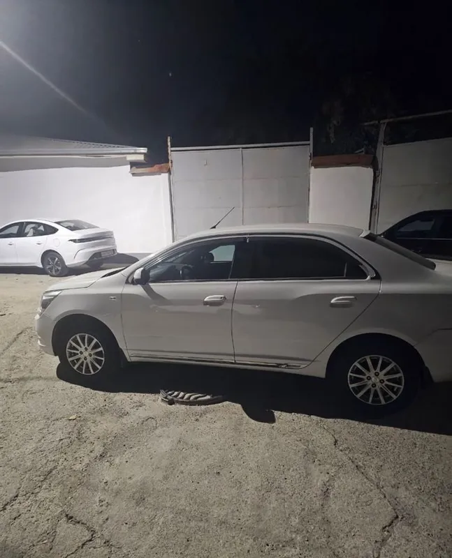 Продам Шевроле кобальт автомат в хорошем састоянии 3