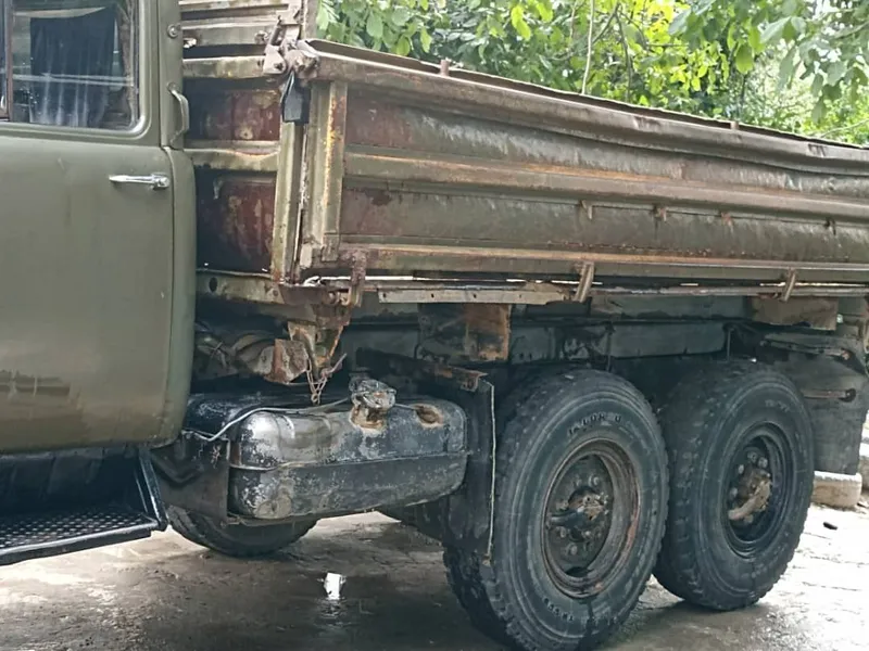 Zil yuk mashinasi sotiladi 3 Zil yuk mashinasi sotiladi 3