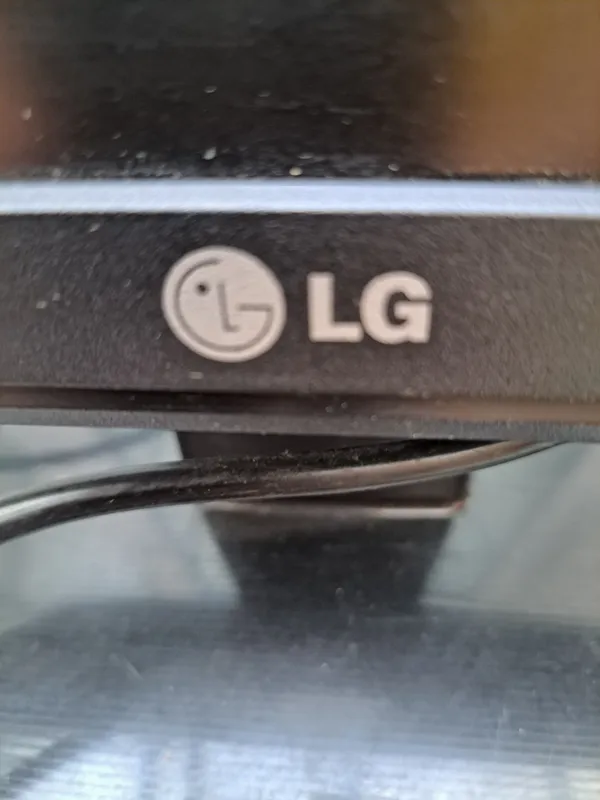 LG Flatron monitori ideal holatda sotiladi 3