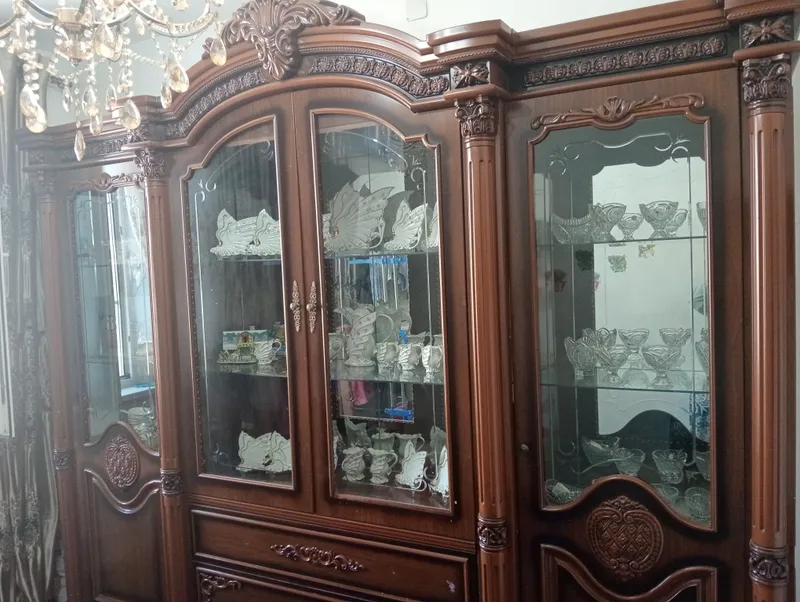 Стенка из орехового дерева от фирмы Well Wood 1