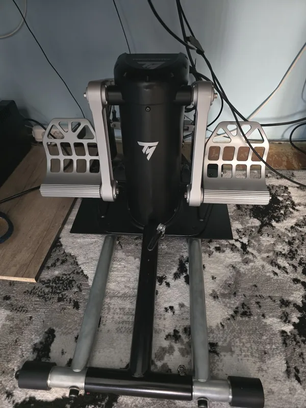 Педали руля направления Thrustmaster TPR Pendular Rudder.