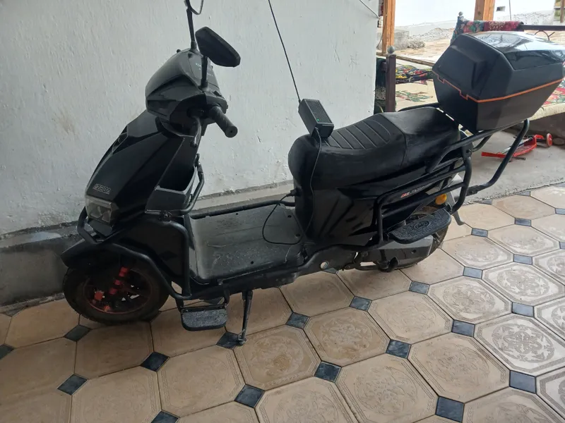 skuter sotiladi holati yangi 1oy ishlatilgan 1