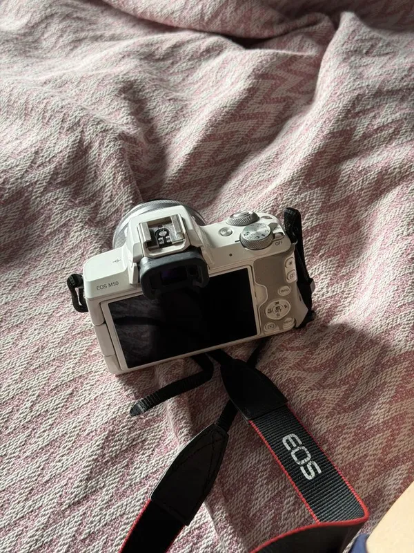 Canon EOS M50 White + объектив EF-M 15–45 mm 2 Canon EOS M50 White + объектив EF-M 15–45 mm 2