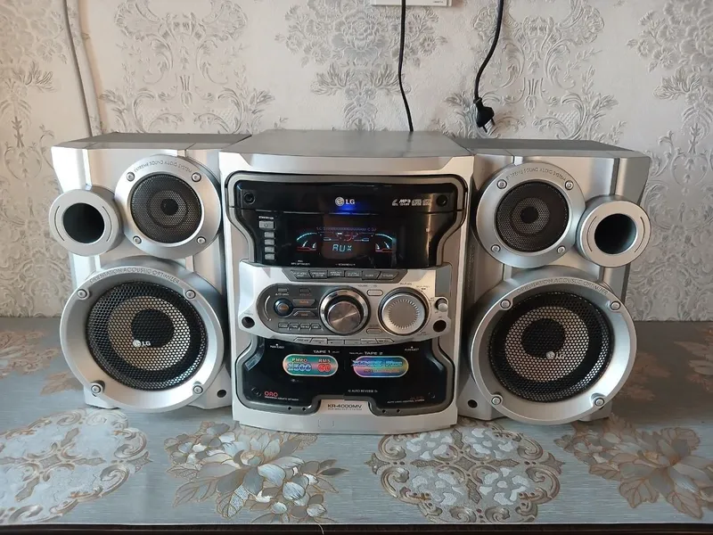 Продаётся музыкальный центр LG 2 Продаётся музыкальный центр LG 2