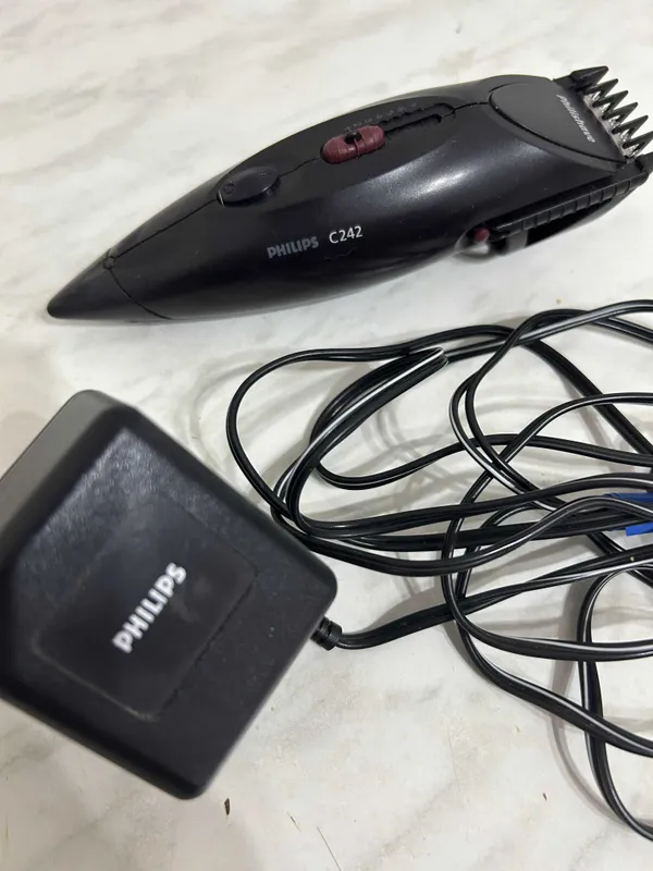 Машинка для стрижки волос | Триммер Philips C242 (продаю на запчасти) — фото 4