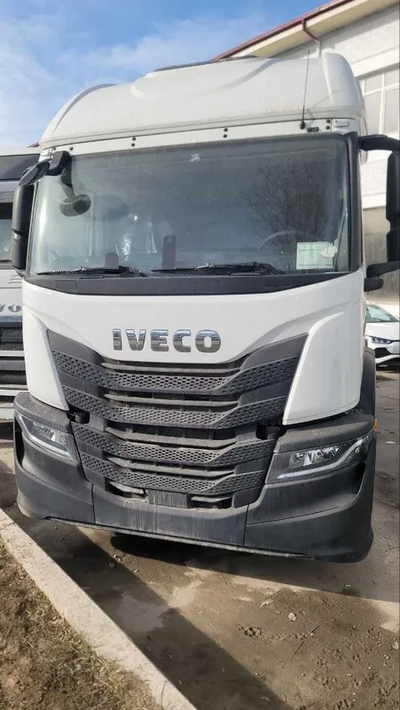 Тягач Iveco S-WAY