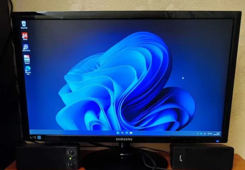 Монитор Samsung SyncMaster SA300 24" 3