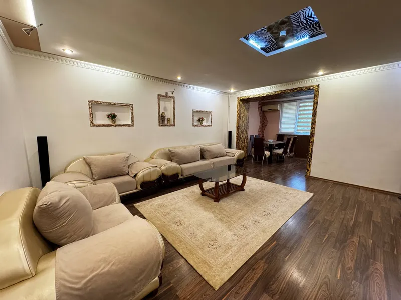 3 xonali kvartira sotiladi, 80 m², 2/4 (g‘ishtli uy), Mirzo-Ulug‘bek tumani 1