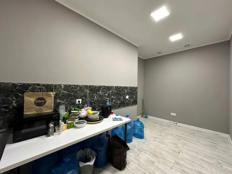 ул. Абдуллы Кадыри (Ц-14) • Первая линия • 236 м² • Автосалон / Шоурум — фото 2
