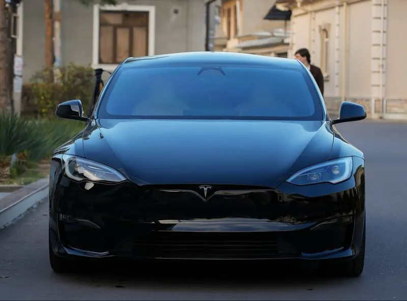 Tesla model S 672км