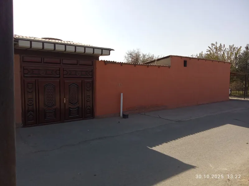 Ховли магазин сотилади