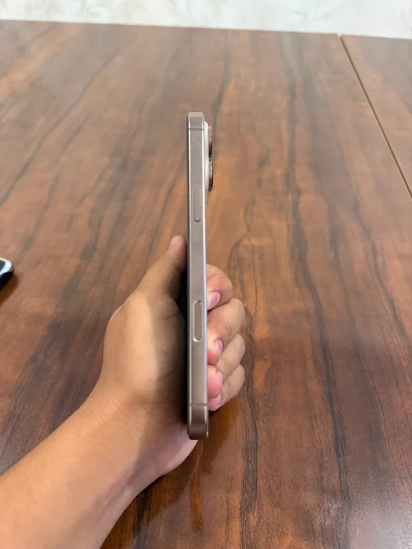 iPhone 16 Pro Max — фото 3