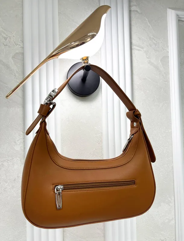 Сумка CHARLES & KEITH карамельного цвета 4 Сумка CHARLES & KEITH карамельного цвета 4