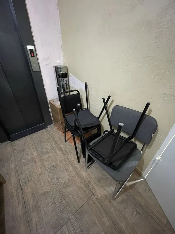 Srochno sotiladi ofisnoy mebel 4