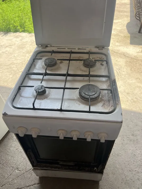 Gaz plitasi sotiladi xolati yaxshi indesit
