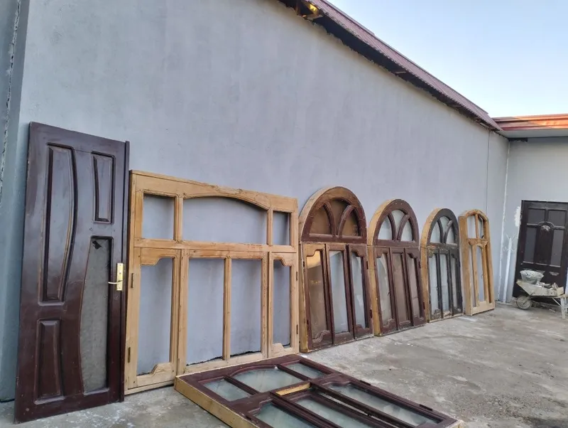 Eshik,Derazalar Sifati yaxshi.Narxini kelishamiz telefon orqalik 3 Eshik,Derazalar Sifati yaxshi.Narxini kelishamiz telefon orqalik 3