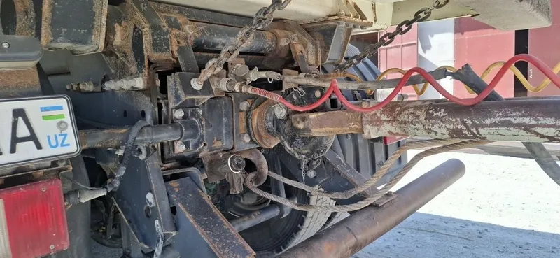 Kamaz 6520 maz prisepi bilan sotiladi 6