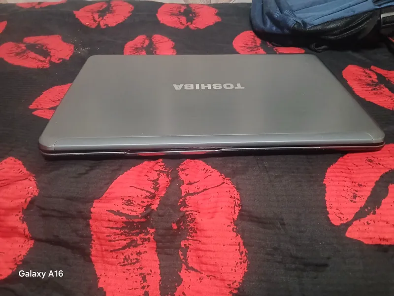 Toshiba Satellite 17.3 / 8GB RAM / Ishlashi zo'r