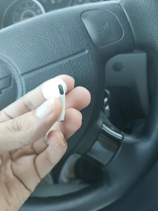 AirPods 4 Active Noise Cancellation — фото 2