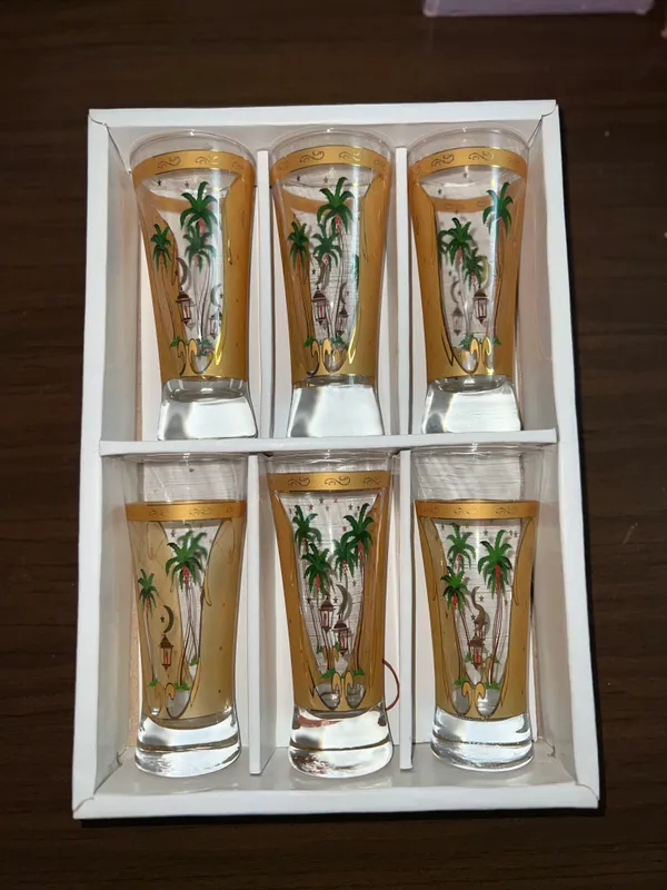 Chiroyli stakanlar to‘plamlari sotiladi 2