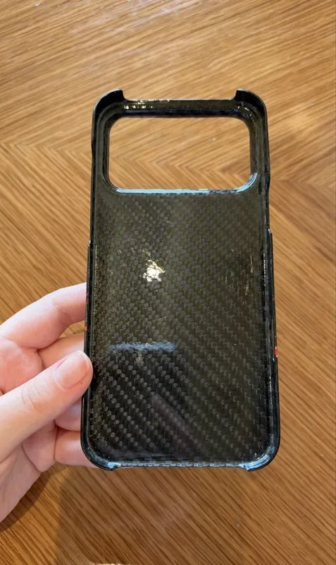 Карбоновый чехол для iPhone 17 Pro Max 2
