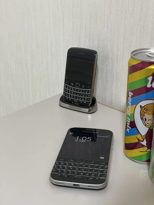Black berry xolati tiniq 1 qol ishlagan telfonlar