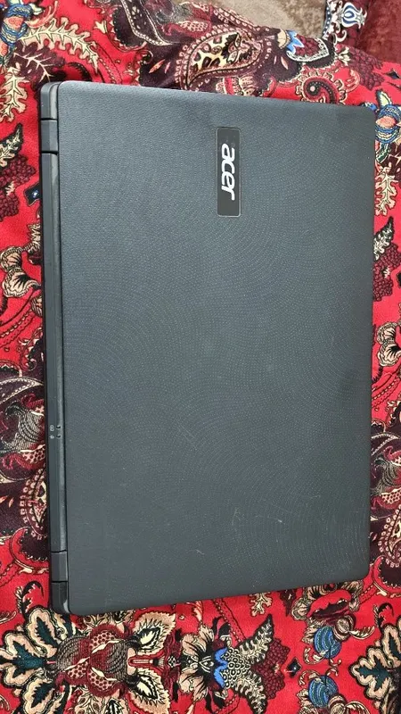 Ноутбук ACER с зарядником — фото 1