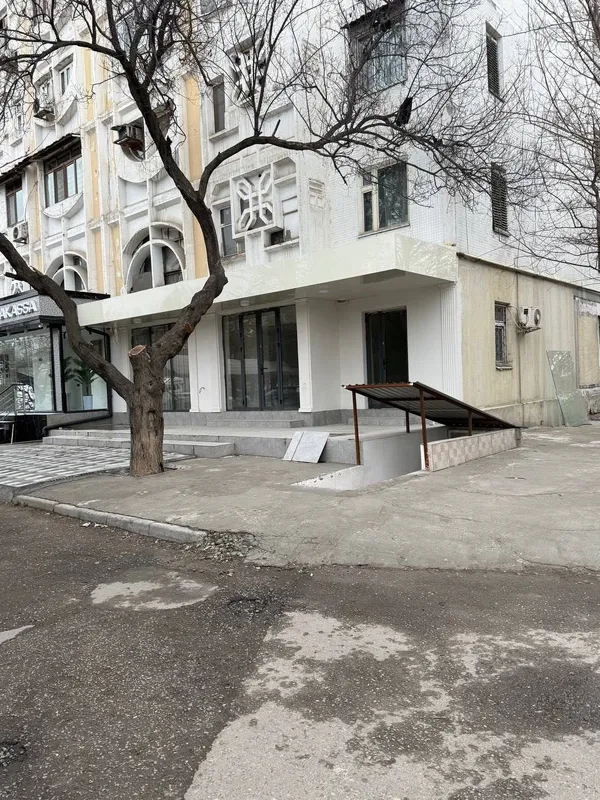 Юнусабад-2 квартал. КФС/1-линия парковка — фото 1